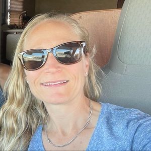 Meet your Posher, Dana